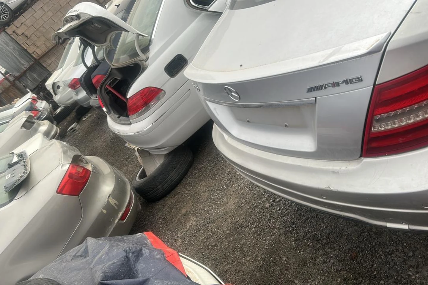 سيارات معطلة